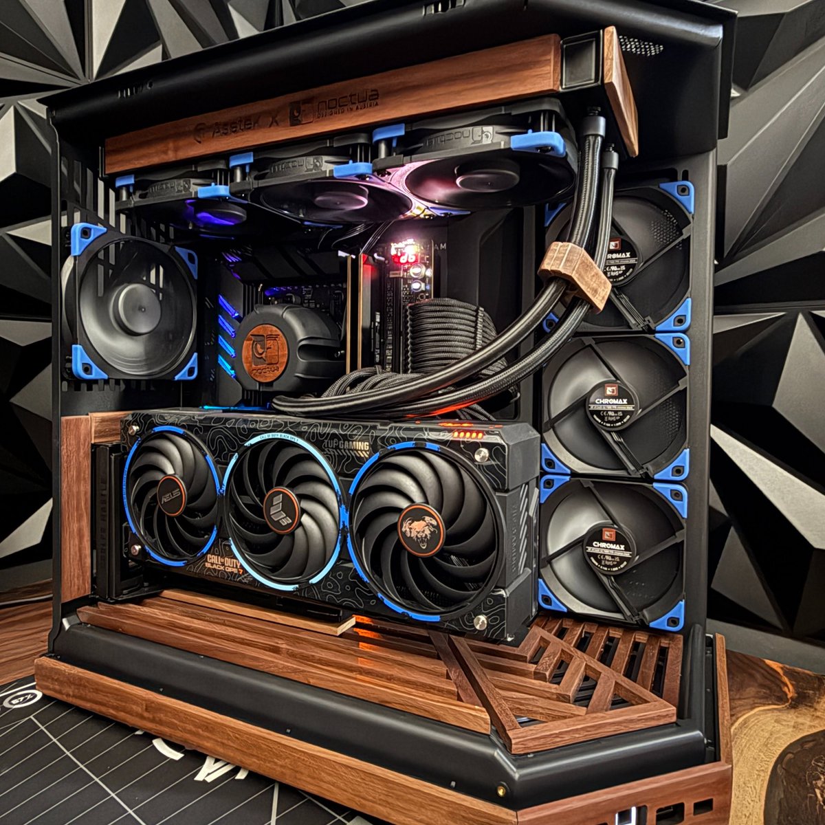 XPCMTeam's tweet photo. BLACK OPS WALNUT BUILD by Jason Balok 

#pcbuild #pcsetup #pcmodding #gamingpc #custompc #xpcm #watercooling https://t.co/Wkku6qdSym
