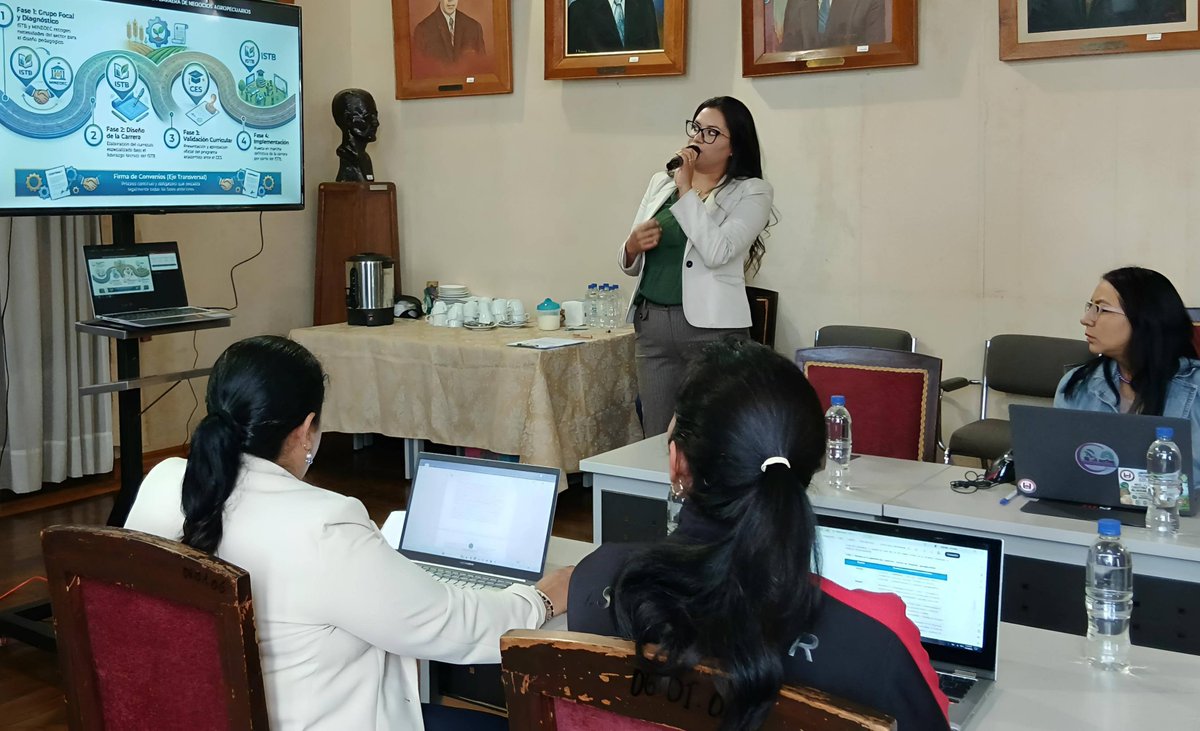 IstbolivarS's tweet photo. Hoy, el Instituto Bolívar desarrolló un Grupo Focal para la construcción del Diseño de la Malla Curricular de la nueva Tecnología Superior en Negocios Agropecuarios, (modalidad dual). https://t.co/gKQXS8NkT0