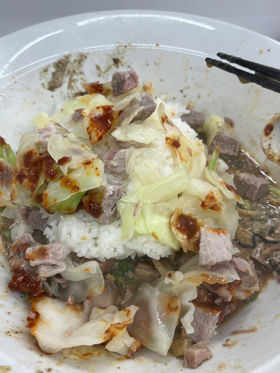 tarotarosmile's tweet photo. 昨日の晩御飯はRAMEN.R様
ŧ‹"ŧ‹"(*´ч`*)ŧ‹"ŧ‹"

冷やしニボ玉500🥚
タマネギキャベチャー飯

食べ納め😢
せっかくなので普段より多めに🤏
最後にして
完成系+贅沢の極みが
完成した気がする✨
また来年もお会いしましょう🐟

ごちそうさまでした🎶
#RAMENR
#RAMEN_R https://t.co/SkFGhwZyo6