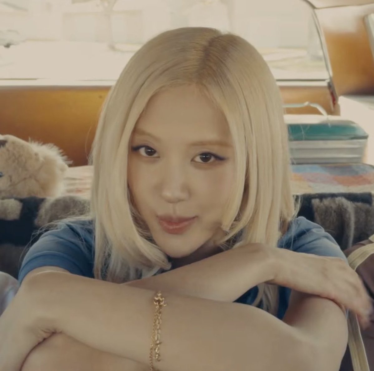 charts_rose's tweet photo. MelOn searches trend:

#1 ROSÉ
#2 new trick https://t.co/RkIem7rNzu