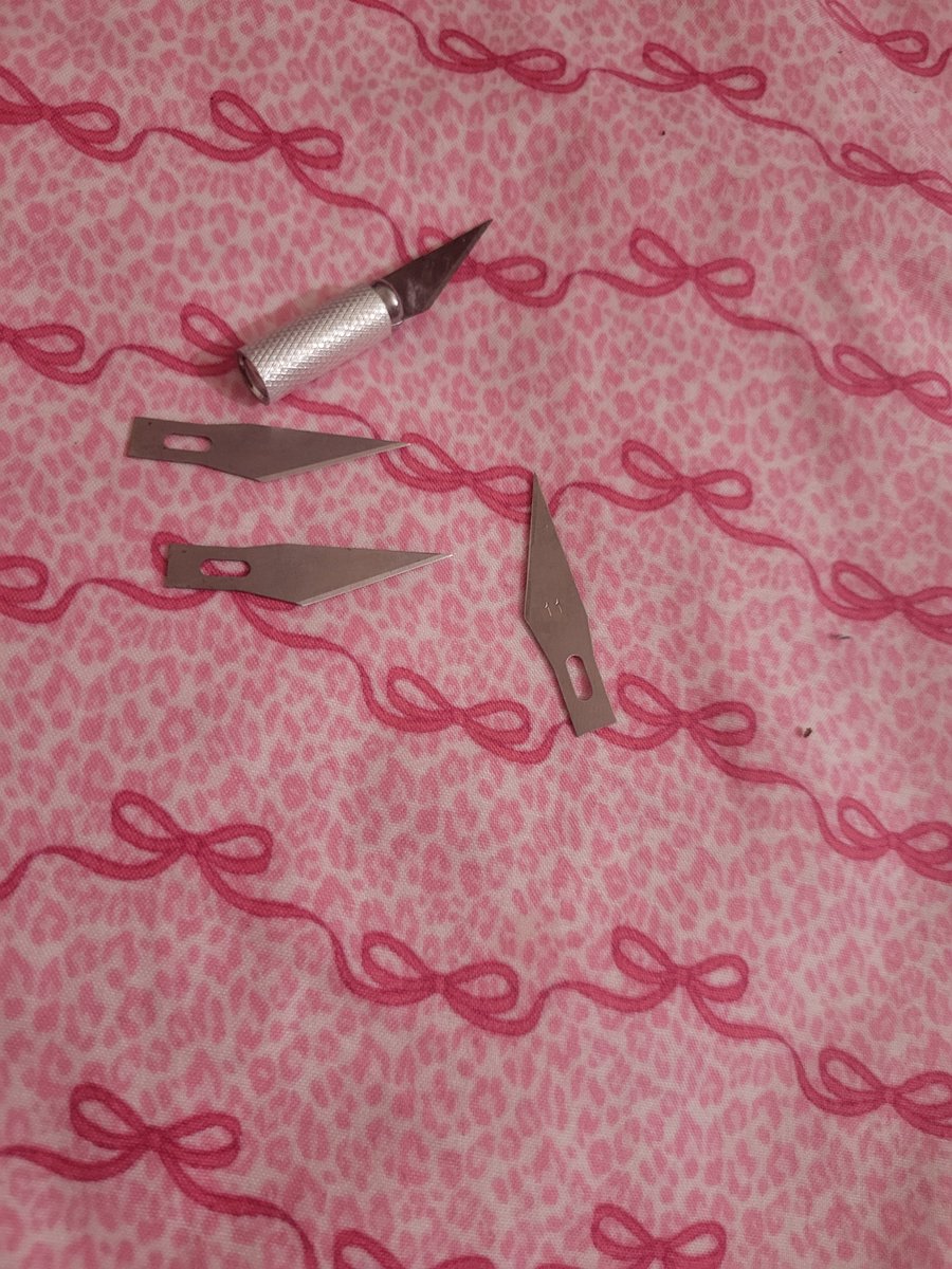 AnonymousTn2ju's tweet photo. So CUTE33 with my pink bed, I'm having a field day tonight ˃ 𖥦 ˂ https://t.co/CXBtRsbHPS