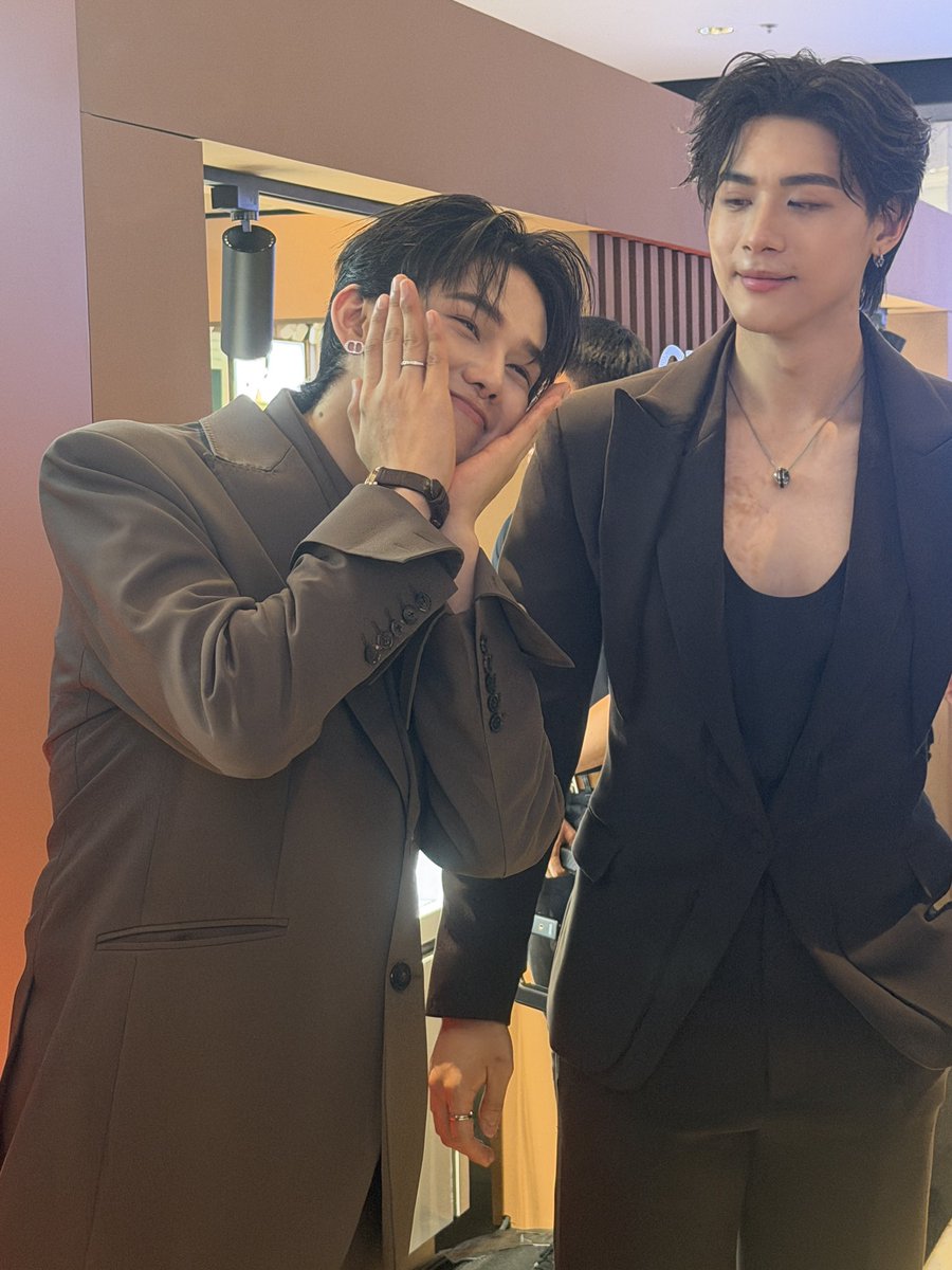 Neezii2's tweet photo. มัมจมน้ำล่ะ 😝 ยัยแป๋ว ทำตัวน่ารัก #มินลี🩵
โครตรัก😘 
#toptapminlee💜🩵
#ขอรวมพลสมาชิกอีกรอบ😣 https://t.co/xvRfauG0n9