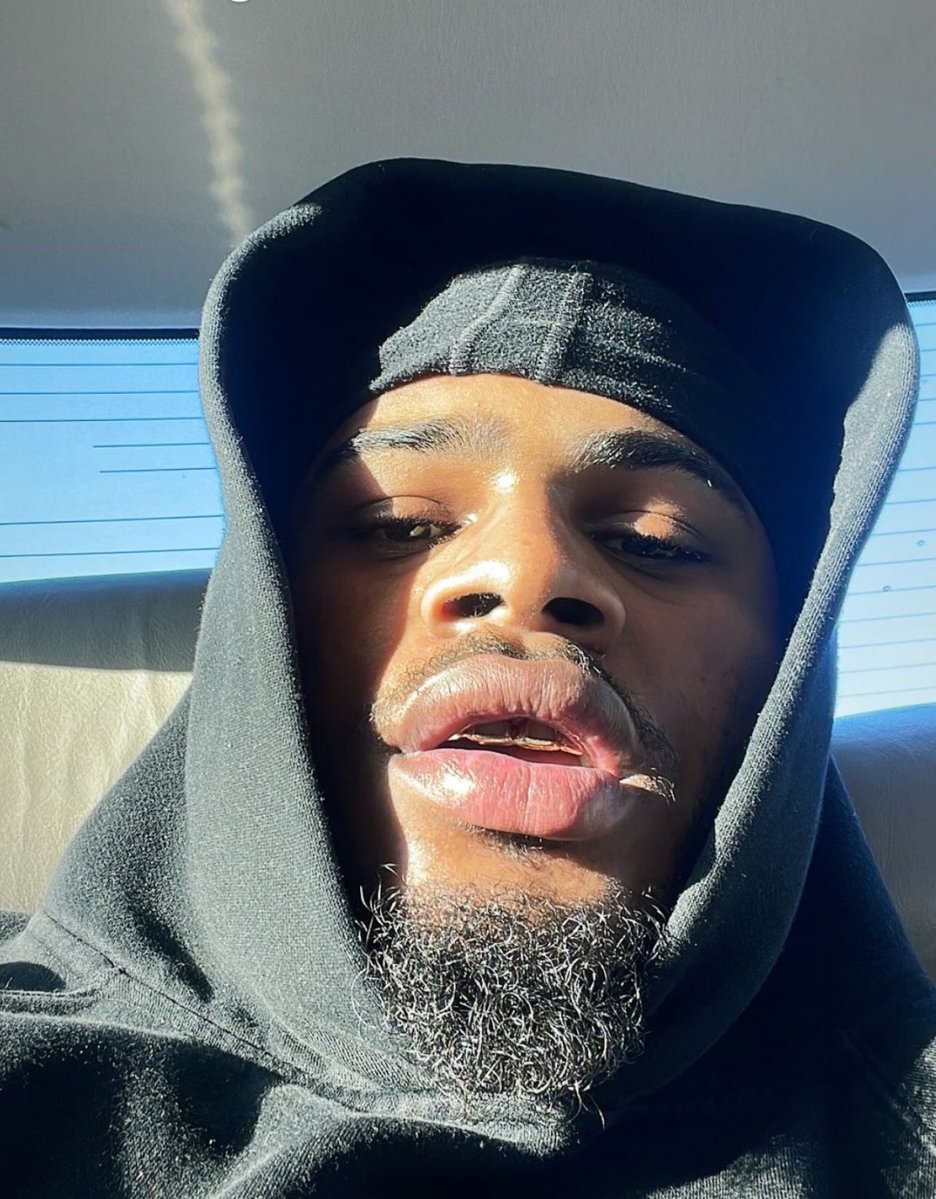 yahsneaky's tweet photo. Gimme kiss mamas 😏 https://t.co/PsAyDYzTRt
