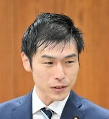 atu0511's tweet photo. 沖縄県知事選で共産党の山添と田村。
古謝さん→42万3124票
玉城デニー→27万660票
これに対して山添が
権力ぐるみのデマまみれの選挙。
田村智子は
官邸と自民党が選挙に介入して異常な選挙だった。
おいおい、共産党は、県民の民意を何と思ってんの。選挙違反してて
何をほざいているの？ https://t.co/RlooDcqz5Q