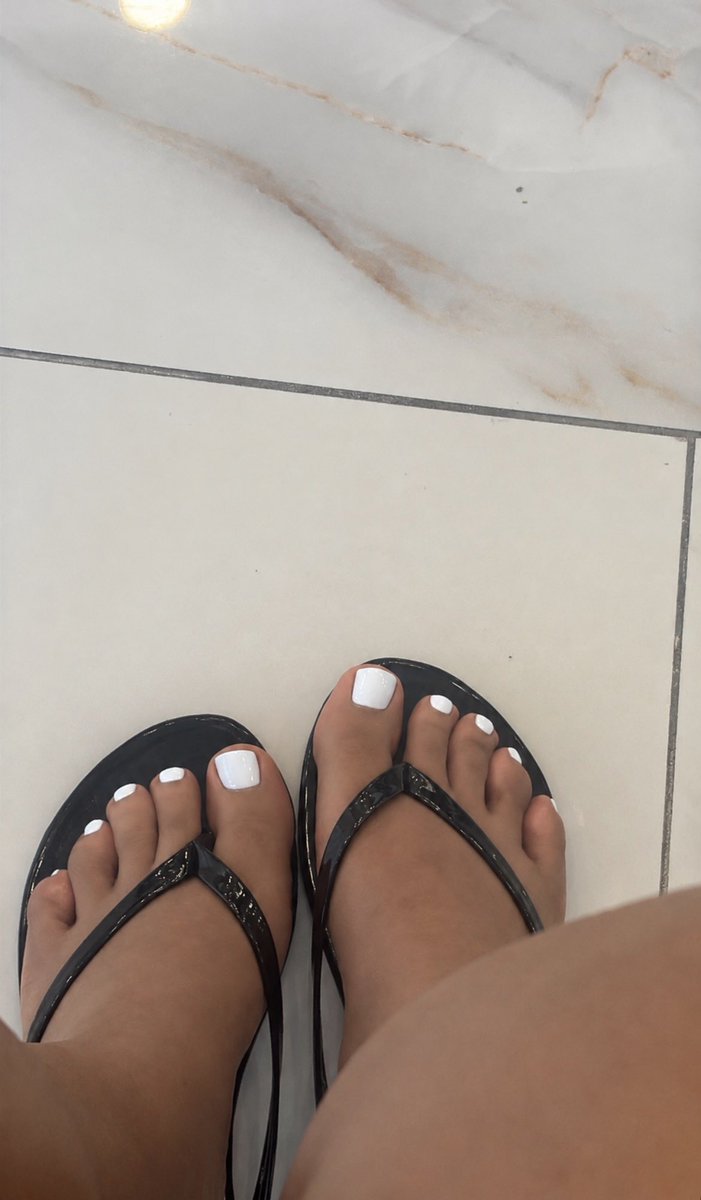 lilylovesluts's tweet photo. White toes are the best 
#feet #toes #fypシ゚viral #love #mommy https://t.co/UHKqkRGbBv