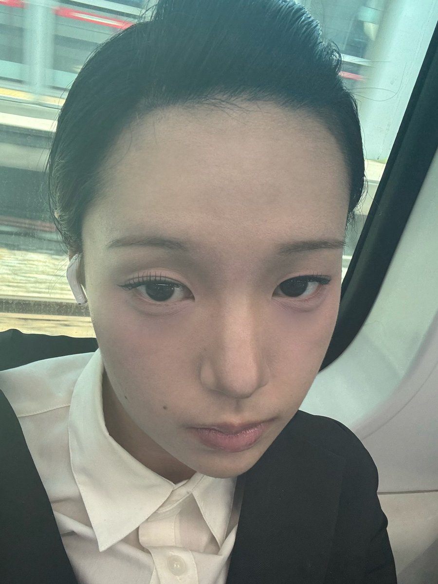 9yd5q's tweet photo. 같은 사람 맞나 의심스럽다 https://t.co/uwzHdhgn5x
