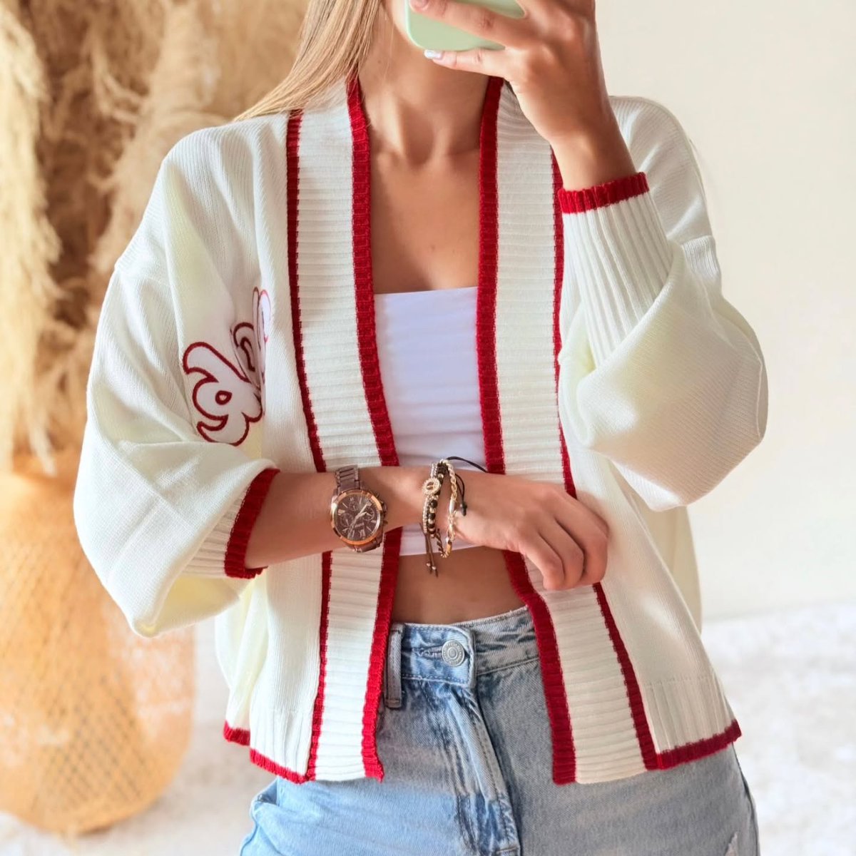 EusebioBeaorg's tweet photo. Lightweight knitted polo-style sweater with a contrasting collar, V-neck lapel, and sweet mini-heart pattern. 100% Colombian craftsmanship with excellent-quality finishes. The preppy polo style is trending, while the heart detail adds a feminine https://t.co/j89lK0eBVr