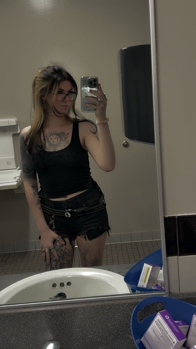 goofygoobertime's tweet photo. NEW HAIR reveal on stream todaaaay <3 
8 pm EST 
https://t.co/jkBbBpg4Qn https://t.co/hN0vEnsdXj