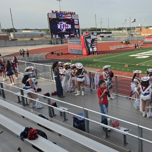 SAVeteransHS's tweet photo. 🏈❤️🤍💙 Patriot Nation is showing up and showing out! The excitement is building as we get ready for kickoff! LET’S GO, PATRIOTS! 🔥

#PatriotNation #PatriotsLead https://t.co/x1a6qS0MzY