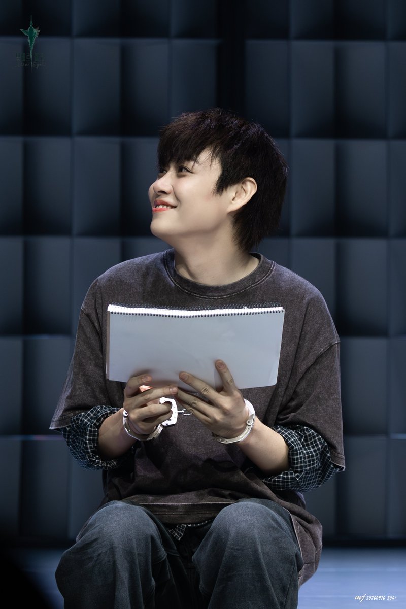 MJ_PlayPic's tweet photo. 알테르 에고 20260916 20시
커튼콜 데이

스탠리 役 이휘종 배우

대니와 마주한 스탠리 https://t.co/thHMfCUoHh