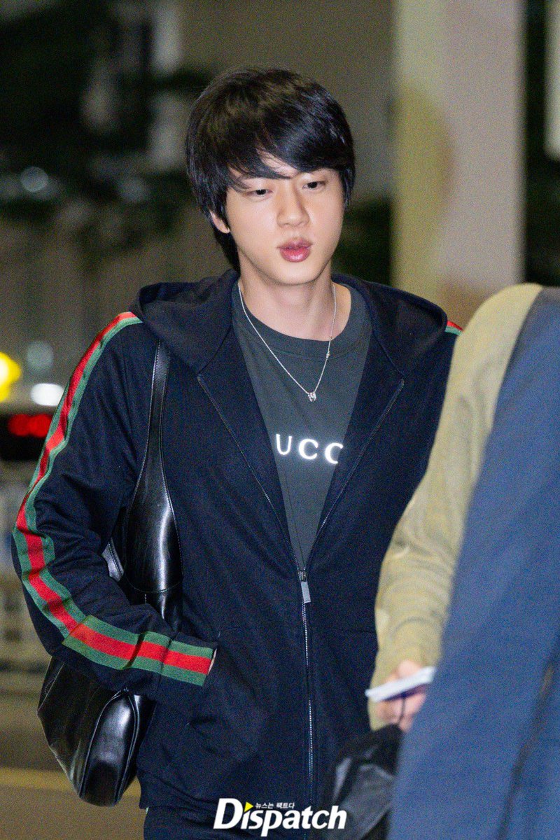 hourjinnie's tweet photo. 260917 | JIN AT INCHEON AIRPORT TO LAS VEGAS 🇺🇸 

Have you all reacted to the articles today? Make sure you react 👍🏼 

• https://t.co/sZ8qZVRTh1
• https://t.co/XdEGIeqjxs
• https://t.co/5oN1Zz86jN
• https://t.co/Onxe4GlXoc

#방탄소년단진 #진 #BTSJIN #JIN https://t.co/r03osQI2b6