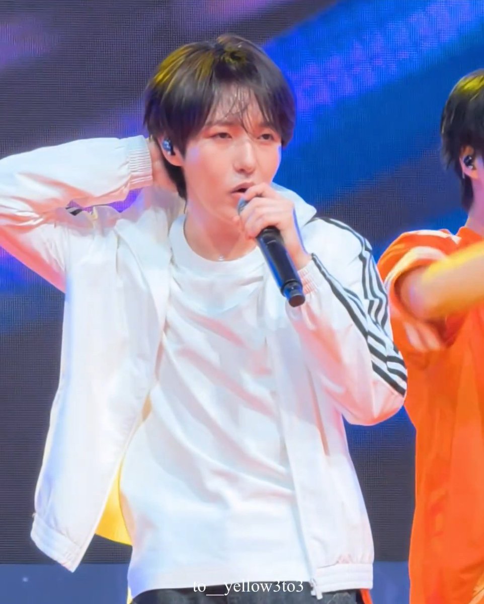 yellowwoodland's tweet photo. renjun new festival nickname "renjun oppa"

he's so handsome that everyone called him renjun oppa last night😌 https://t.co/IyNS7QUj9T