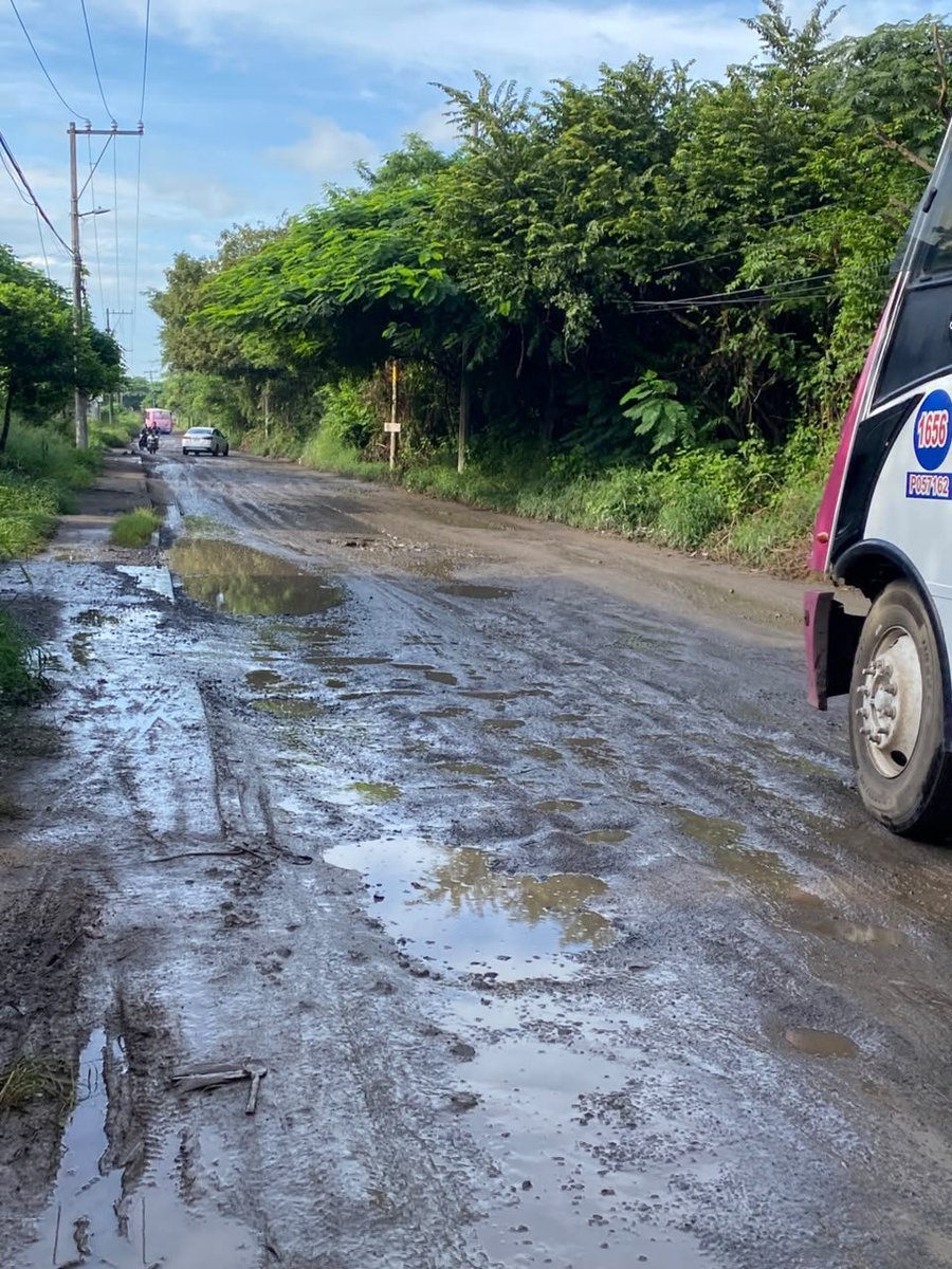 JanethGarc64226's tweet photo. #FaltanObrasParaElPueblo. Exigimos que se pavimento el camino Dos Lomas a la colonia Unidad Antorchista de la zona de Matacocuite, iremos a Xalapa a manifestarnos este 22 de septiembre. https://t.co/XAkIdNpEIn