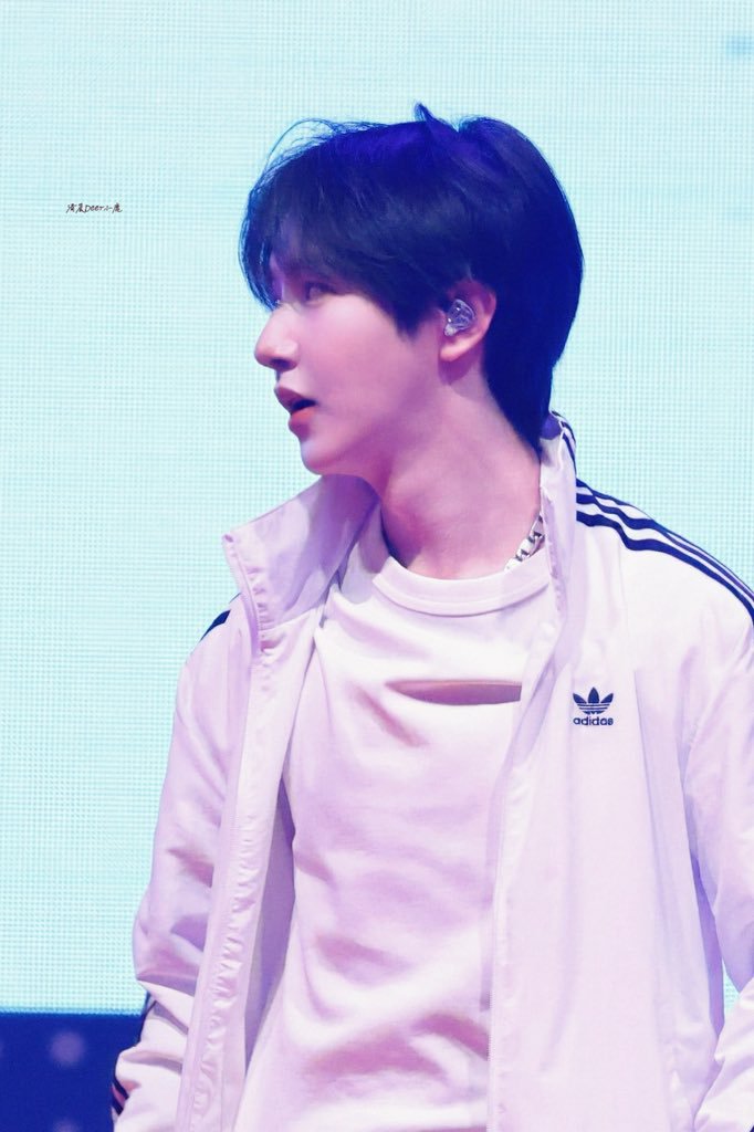 yellowwoodland's tweet photo. renjun new festival nickname "renjun oppa"

he's so handsome that everyone called him renjun oppa last night😌 https://t.co/IyNS7QUj9T