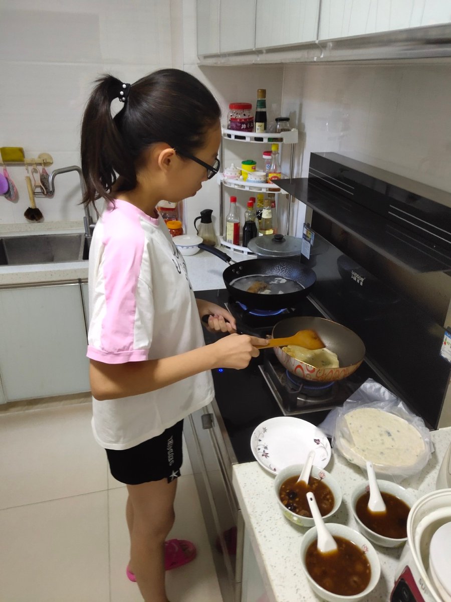 sumi1996's tweet photo. Sunday morning pancakes, kid’s messy hands, coffee steam curling—this is the stuff that makes a week feel worth waiting for. https://t.co/GP3FDTwpWC