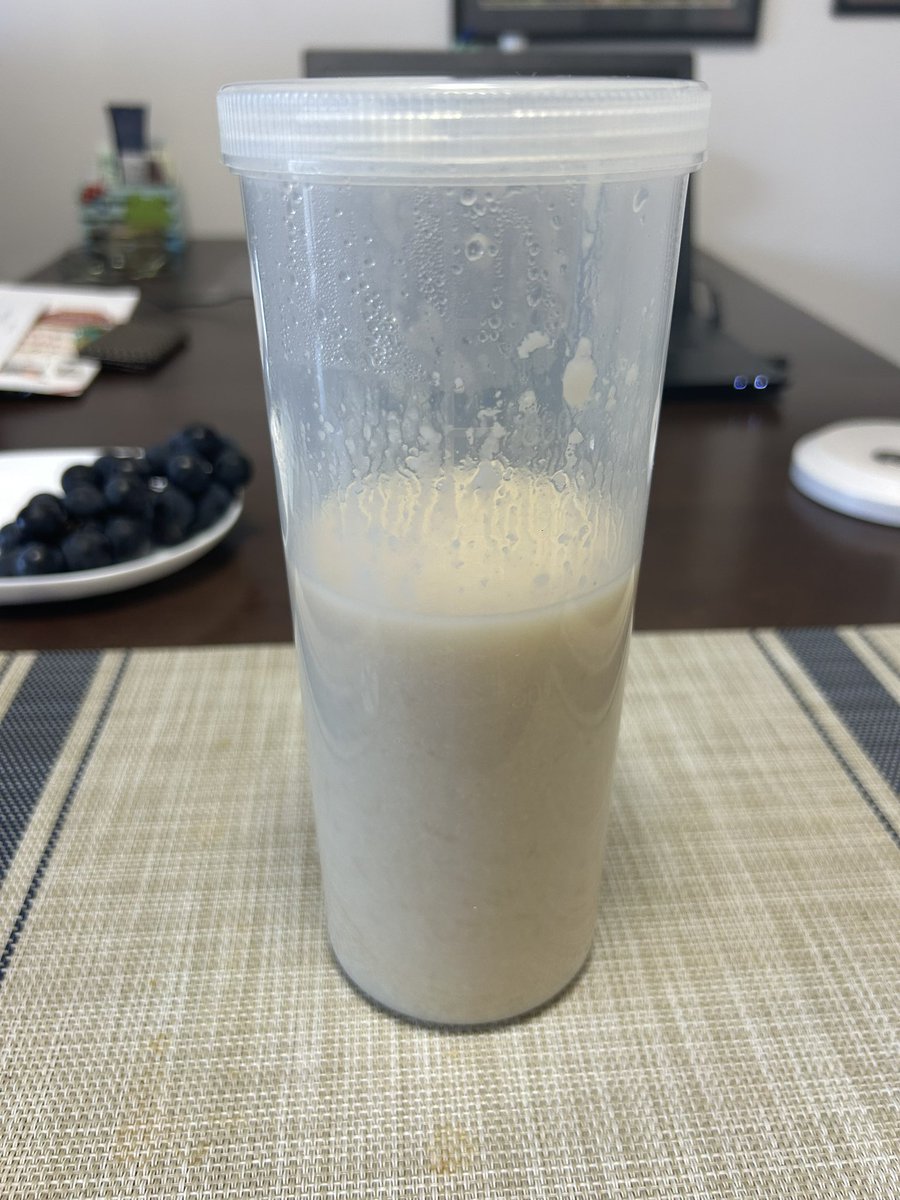 OTaichiu's tweet photo. ヨーグルトメーカーで飲む点滴･甘酒をつくってみたら…
市販されている甘酒よりも濃厚で甘い❣️
ご飯も入れてるからコレだけで朝ごはんは十分なくらい👆
ますます元気になりそう😅 https://t.co/sZzS2yshl5