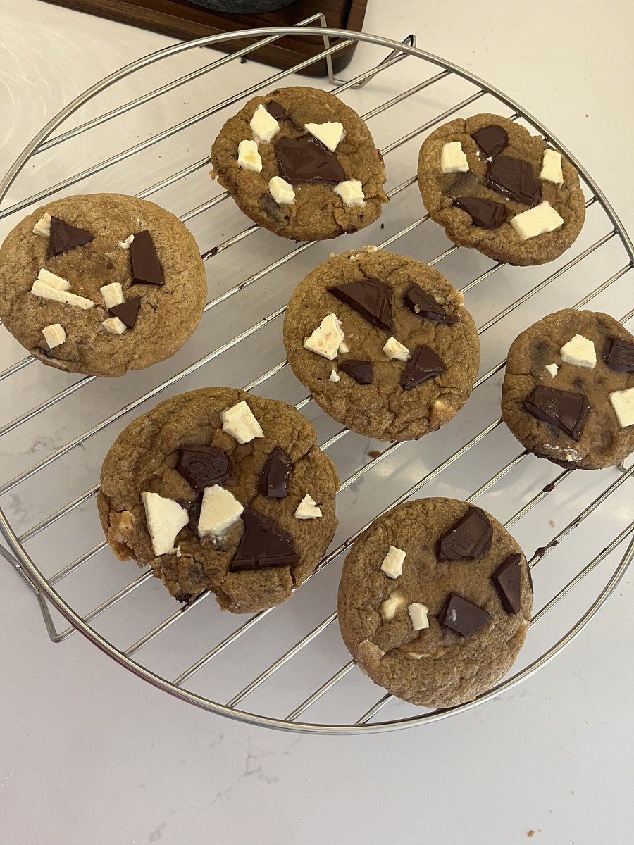 focalivi's tweet photo. pumpkin cookies yay https://t.co/bTp7eTdj06