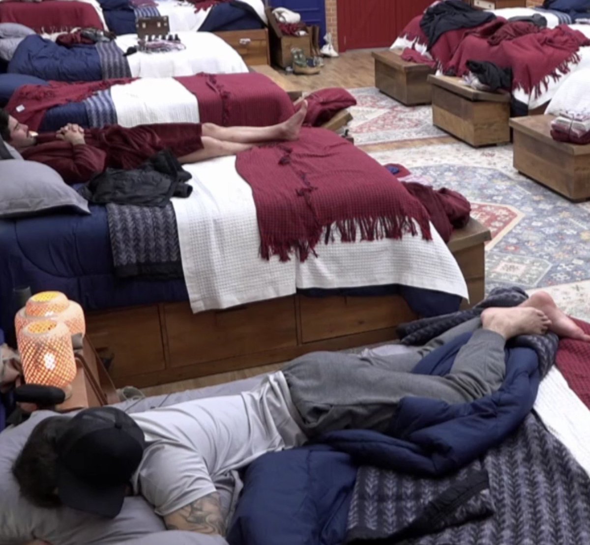 ojottapeof's tweet photo. Um soninho pra recuperar as energias, pois daqui a pouco tem prova de imunidade, meu povo! 💪 #TeamJottapê #AFazenda18 https://t.co/OsxnC1MEi7