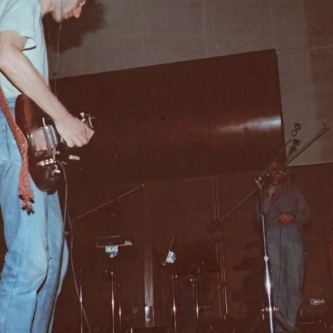 losredo_enfotos's tweet photo. Fotos inéditas de Los Redondos grabando el DEMO RCA de 1982. 
Foto 1 Beilinson/Solari
Foto 2 Beilinson
Foto 3 Topo D'aloisio y Ricky Rodrigo.
Pronto más fotos. 
Gracias Topo por compartir estas imágenes. https://t.co/hUhrbG7VYx