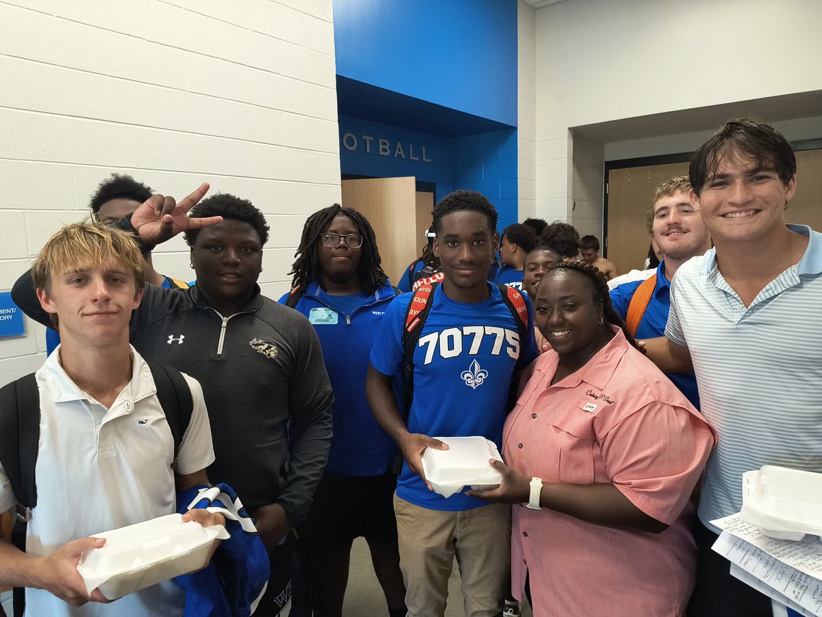 WFHS_FB's tweet photo. 𝐓𝐡𝐚𝐧𝐤 𝐘𝐨𝐮 𝐭𝐨 𝐇𝐚𝐩𝐩𝐲 𝐋𝐈𝐚𝐧𝐝𝐢𝐞𝐫𝐬 𝐚𝐧𝐝 𝐖𝐅 𝐀𝐥𝐮𝐦𝐧𝐢 𝐍𝐢𝐜𝐨𝐥𝐞 𝐂. 𝐇𝐚𝐫𝐫𝐢𝐬 𝐨𝐟 𝐂𝐚𝐭𝐞𝐫𝐢𝐧𝐠 𝟐 𝐔𝐫 𝐒𝐨𝐮𝐥 𝐅𝐨𝐫 𝐒𝐩𝐨𝐧𝐬𝐨𝐫𝐢𝐧𝐠 𝐎𝐮𝐫 𝐓𝐡𝐮𝐫𝐬𝐝𝐚𝐲 𝐌𝐞𝐚��

𝐎𝐄 | #𝐈𝐭𝐬𝐓𝐢𝐦𝐞 https://t.co/fvvoyKOhl1