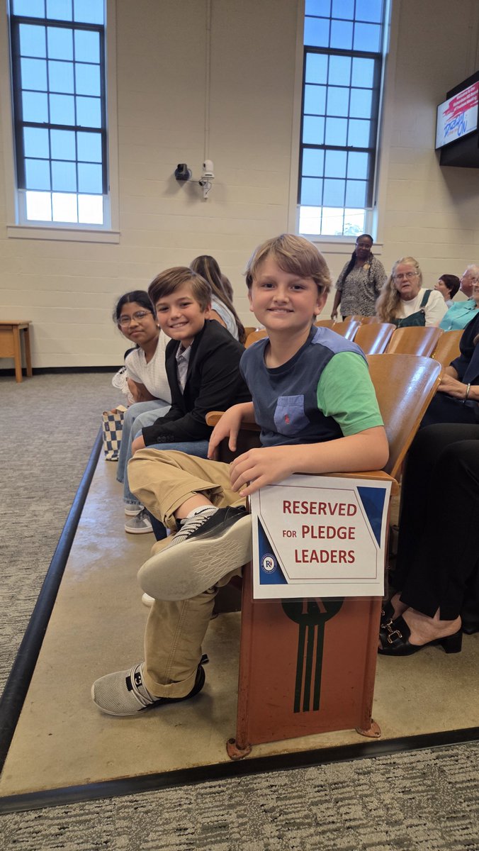 MrsKellyTo's tweet photo. Our amazing students did a great job leading the pledges and representing Northlake Elementary at the RISD Board of Trustees meeting tonight! #RISDDREAMON @MrsCoutant https://t.co/BWDnNEQf56