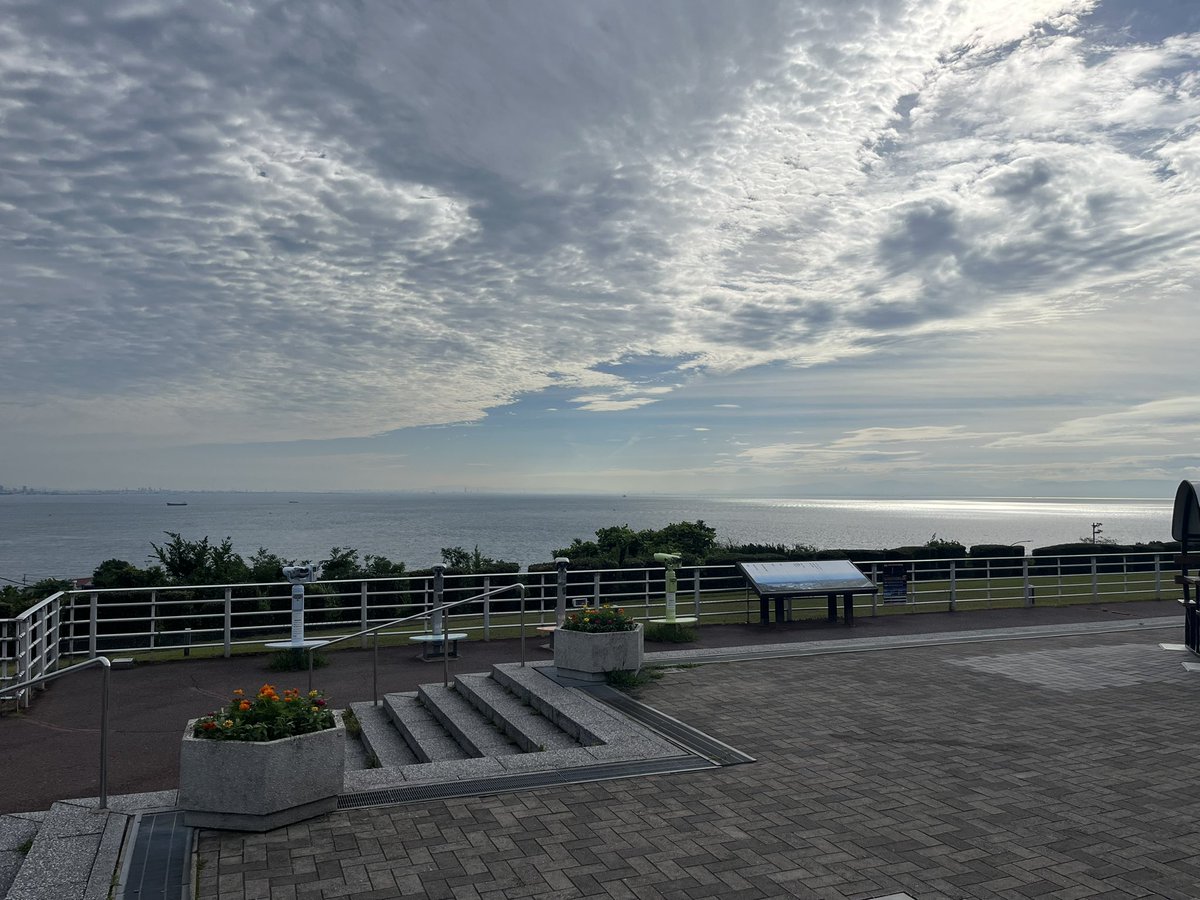 leebaaba0118's tweet photo. おはようございます☀

2日前から、亡き愛犬リーの友だちと会うのと11月に開催されるオフ会の打ち合わせを兼ねて関西エリアに来ていて、初日は岐阜〜奈良、2日目は奈良〜大阪、本日3日目は淡路島〜三重の予定です🚐 https://t.co/utZZ5CQRQK