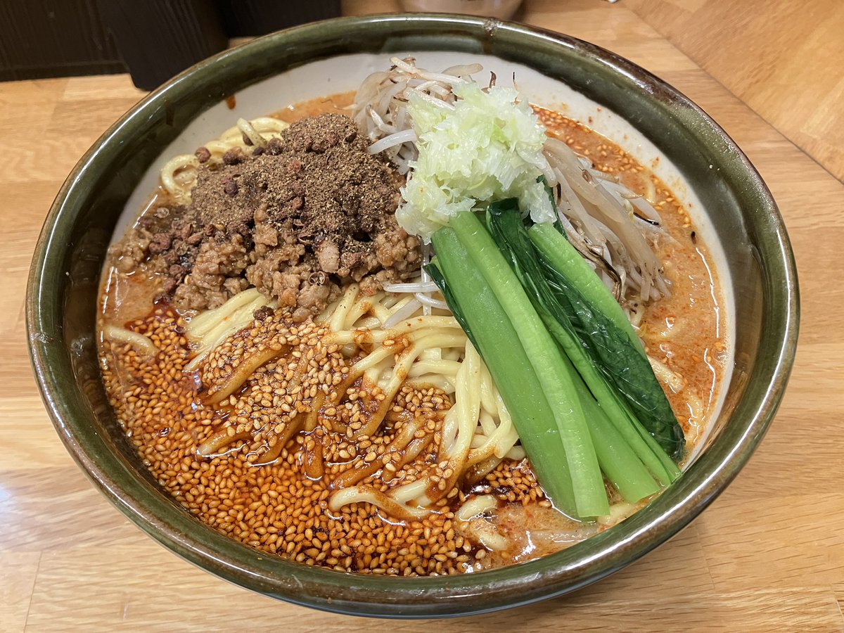 hirobuchiii's tweet photo. 味噌っ子ふっく@荻窪 

濃厚な味噌クリーミースープ

動物系の旨みと野菜の甘みが溶け出し、トロっトロ

吊るし焼きの肩ロース焼豚が、さらに柔らかくなってます

安定の美味しさ👌

担々麺特盛り＋辛め、痺れ1.5
味噌らーめん特盛り＋チャーシュー増し×2
麻薬飯

#味噌っ子ふっく https://t.co/3eXcvQLqyf