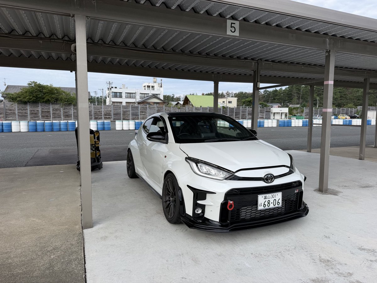 simirand_5454's tweet photo. タカスサーキットからおはようございます
シェイクダウンてきな？ https://t.co/UHUJoxs9Td