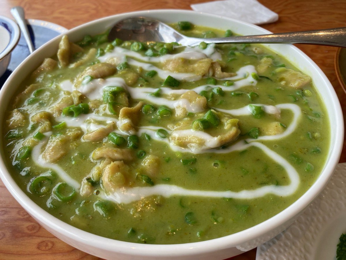 kalinka85's tweet photo. Craving vibrant Thai flavors Just tried my first homemade green curry with fresh kaffir lime leaves and bird’s eye chilies—spicy, aromatic, and absolute comfort in a bowl!  #ThaiCuisine #HomeCooking https://t.co/nZUn0TlU5g