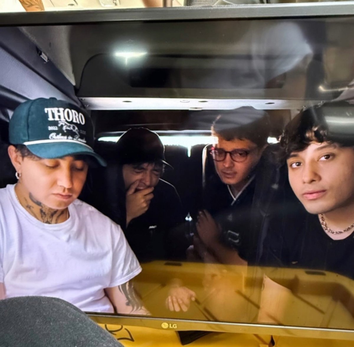 FernandaZovao3's tweet photo. A los cuantos años de funa vuelven a grabar videos juntos??? https://t.co/fddR60OKHI