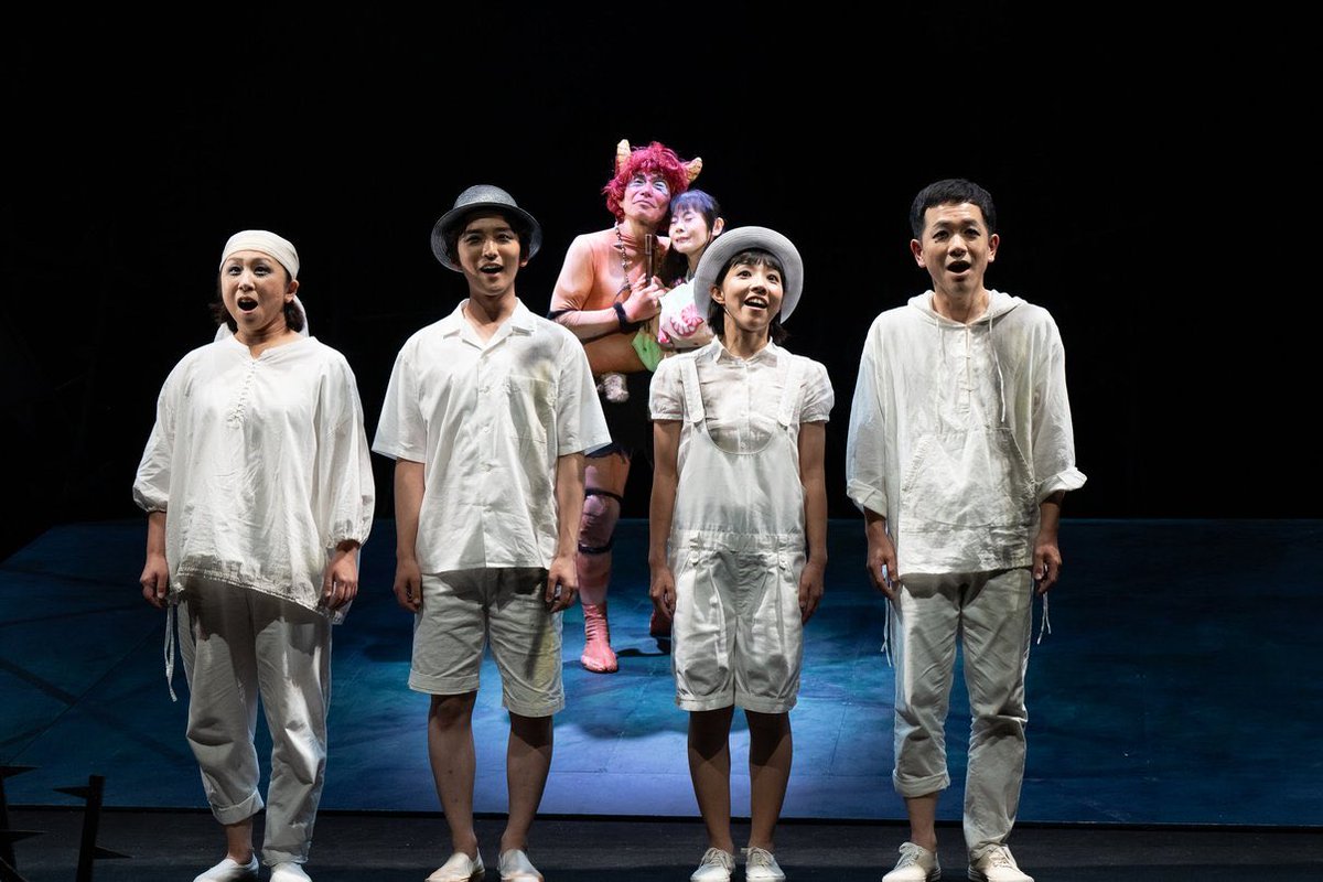 konnyakuza's tweet photo. こんにゃく座のオペラ『べっかんこ鬼』新演出版開幕したよ〜本日9月18日(金)は14時に組、19時お組の２ステージ！
当日券は開演1時間前から新国立劇場小劇場ロビー受付にて販売！14時は7枚程度、19時は〈当日券予約〉も受付！劇場で待ってるよ〜
https://t.co/7hPoFle3f2
#こんにゃく座 https://t.co/pDdYTNU6iY