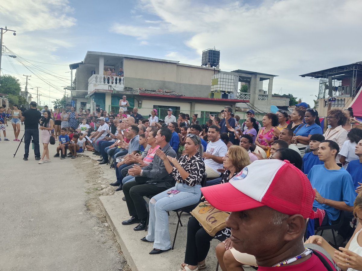 Yoamel_Acosta's tweet photo. Barrio Debate en Arroyo Arenas #LaLisa como parte del movimiento #MiBarrioPorLaPatria y la campaña #ContraLasDrogasSeGana con la participación de @anamarianpp y @GHNordelo5 y mucho pueblo liseño. #CubaEstáFirme https://t.co/iYExlGRFHk