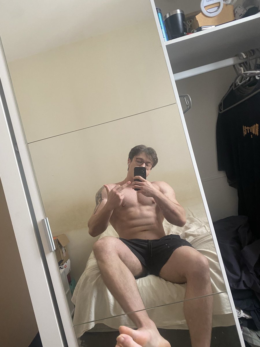 thealphaben's tweet photo. New alpha in the area, I'm going to destroy your mind and your wallet, you stupid faggot! 😂🫵 

#Findom #Cashmaster #Feet #MuscleWorship https://t.co/vxfrVP84WI