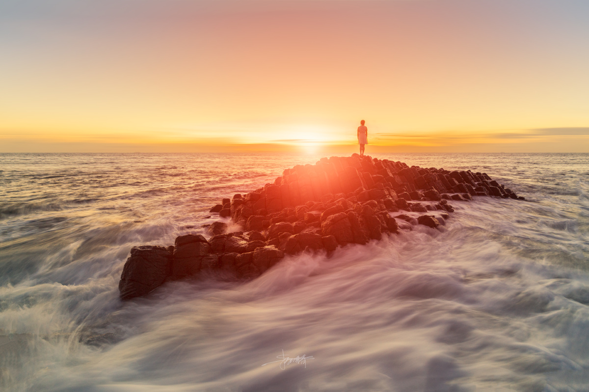 sadddyyyr's tweet photo. Just hiked the coastal trail at sunrise—warm breeze, crashing waves, and a sky blushing pink u0026 orange. This quiet little adventure made my week! #TravelDiaries #CoastalVibes https://t.co/pFeGStkUWa