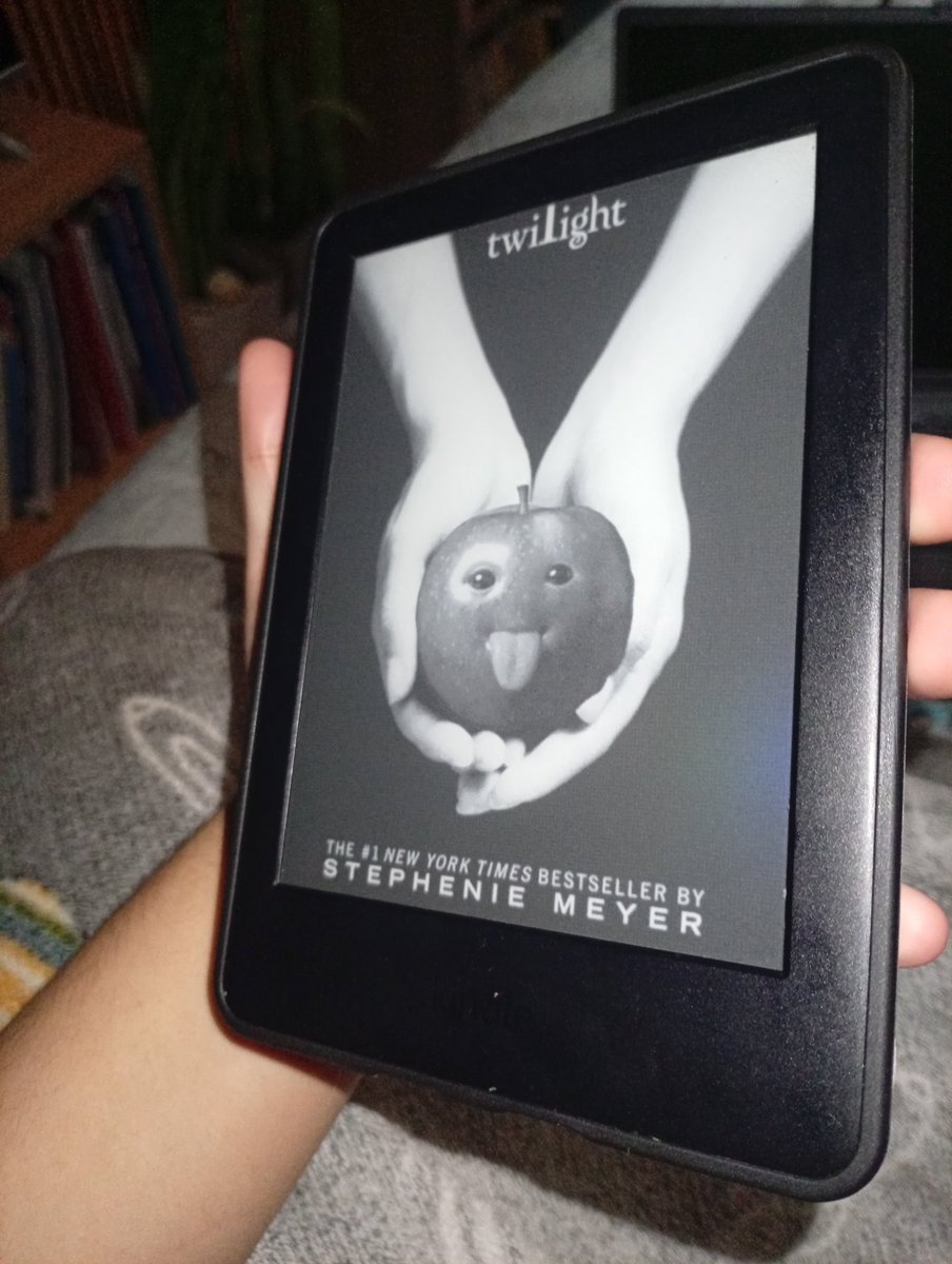 SwansBloods's tweet photo. I just love having a kindle https://t.co/Vn6FY07TgS