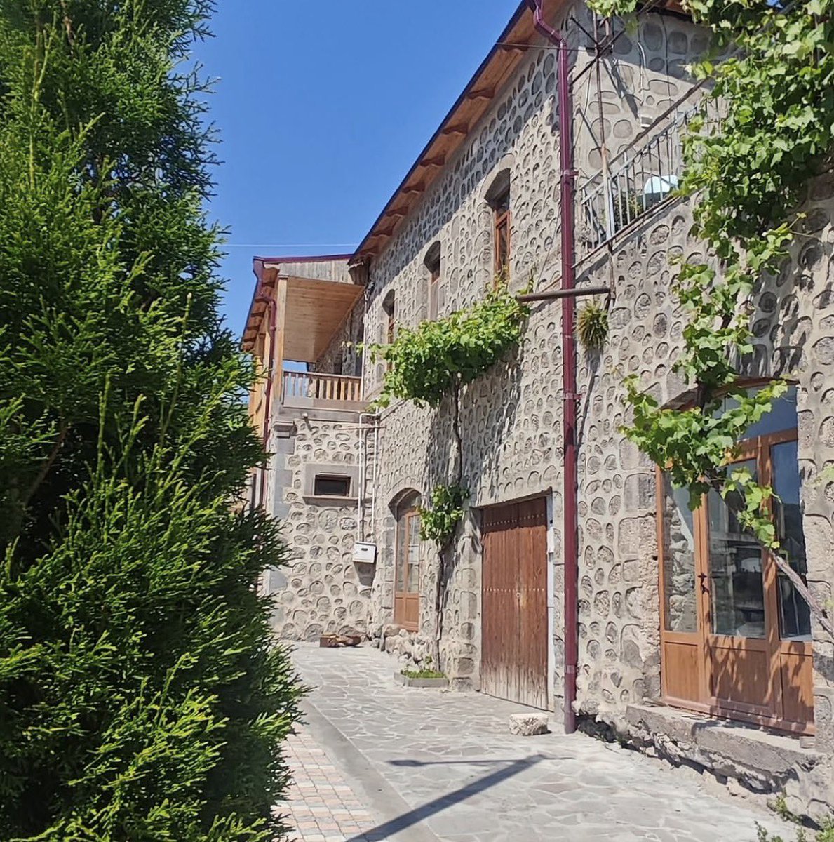 teishebaini's tweet photo. Goris, Armenia https://t.co/UuPg0CaW0L