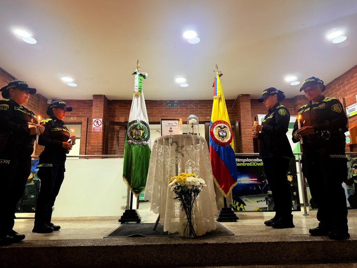 PoliciaBogota's tweet photo. La familia policial despide con profundo dolor a una de sus hijas.

La patrullera Yenifer Ordóñez entregó su vida al servicio de Colombia, dejando un legado de vocación y valentía.

Su ejemplo permanecerá por siempre en nuestra Institución
Hasta siempre, compañera #DiosYPatria https://t.co/xih4T4sRwL