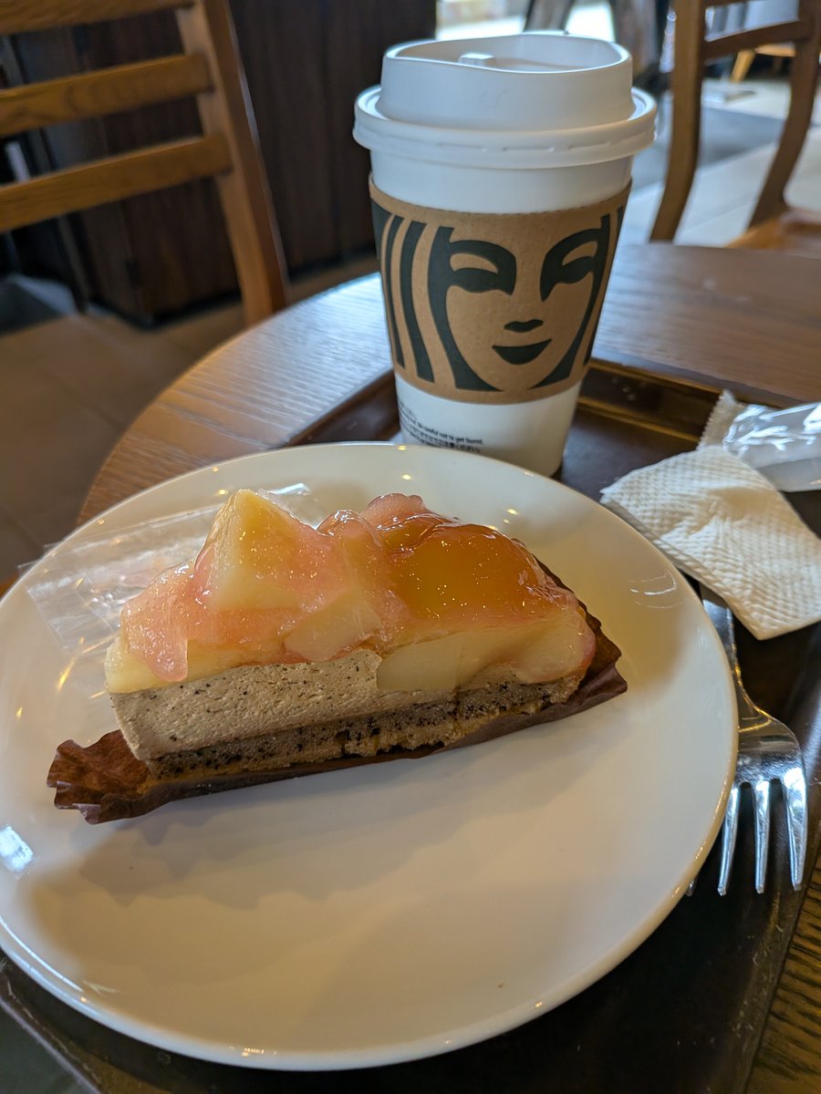 piichiiiii's tweet photo. 久しぶりにスタバ
1ヶ月の次女は抱っこひもでスヤスヤなので、朝の静かなスタバでも迷惑かけてない！！ https://t.co/iJdssxQ9EJ