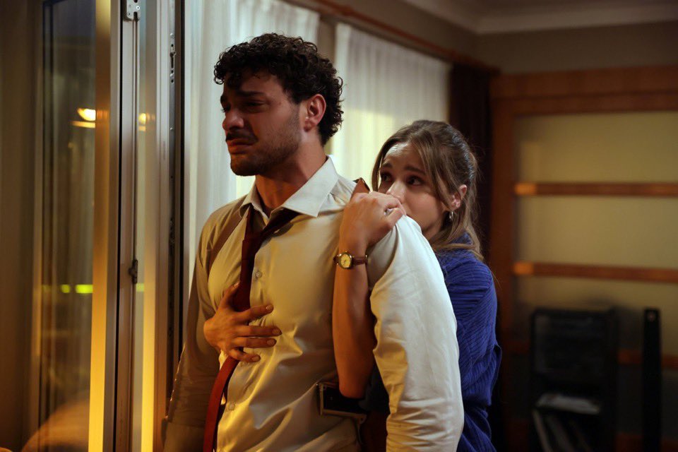 2rxiir's tweet photo. 🚨 عاجل | رسميًا

أعلنت كاتبة مسلسل «علي كارا» عن تجديد المسلسل لموسمٍ ثانٍ، والمقرر عرضه خلال عام 2027. 🔥

يبدو أن حكاية علي كارا لم تنتهِ بعد… 🖤 #alikara #HalitÖzgürSarı @halitozgursari https://t.co/B0dr1y7T6W