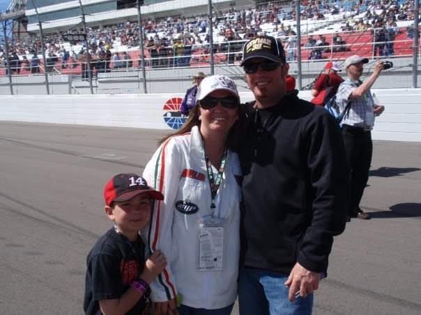 BDEhlert's tweet photo. @KarsynElledge3 PC

My parents and I at our home track LVMS https://t.co/PvAlKRb6Mq