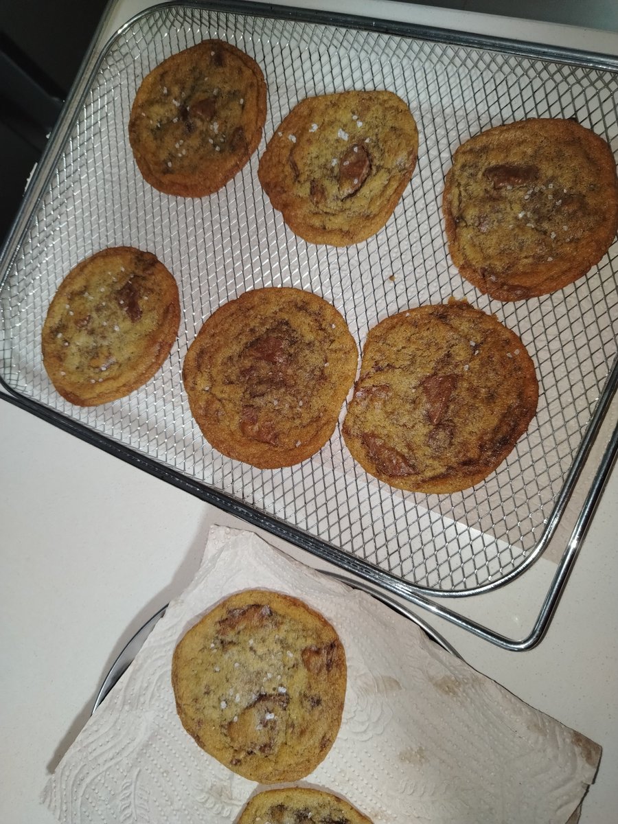 Vick497245057's tweet photo. Just found out my country is getting rid of the protection of LGBTIQ rights, also i made 10 cookies https://t.co/V1xlA4SsyK