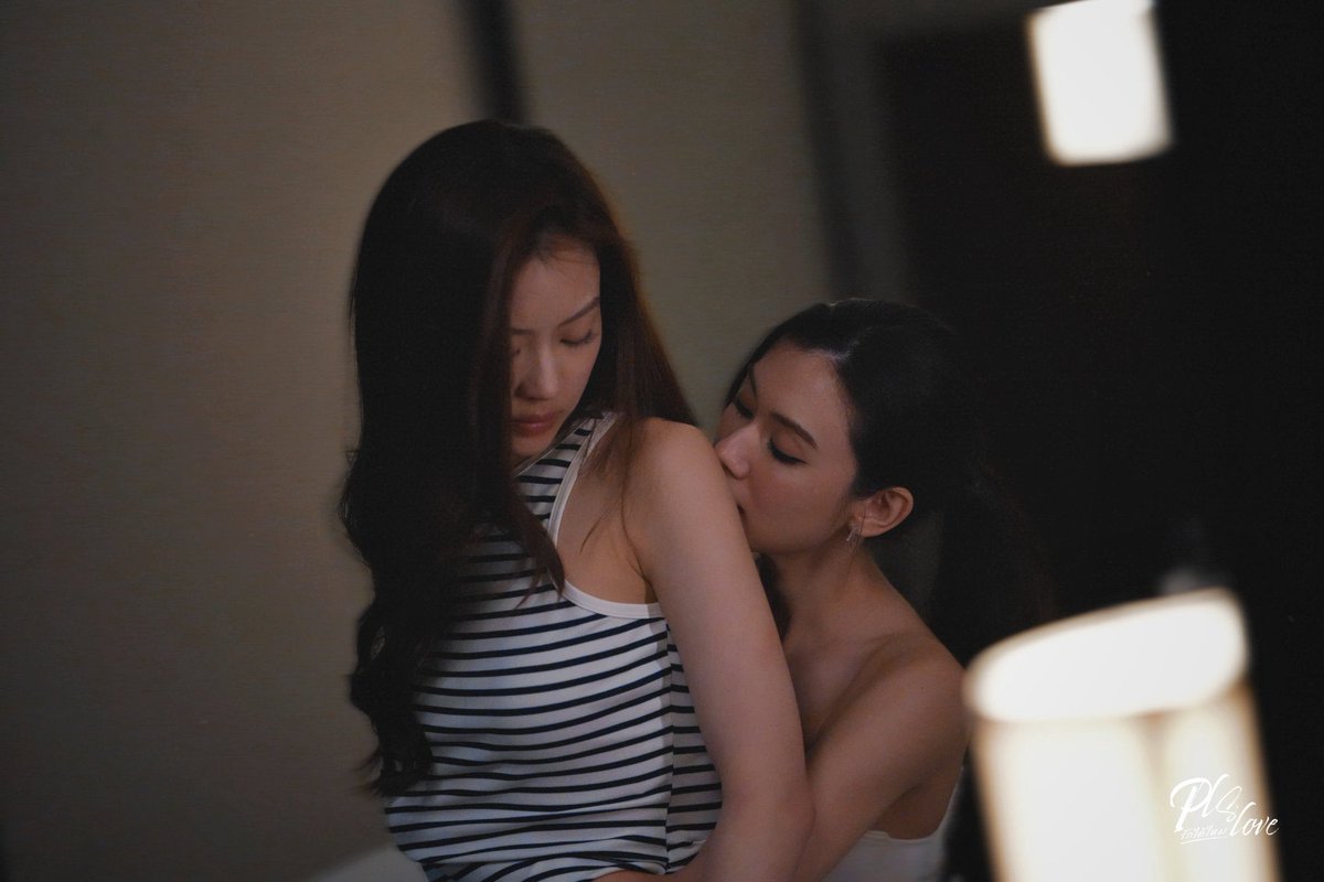 LenaMiu94's tweet photo. Listen…. There is no fucking way they have this level of chemistry and aren’t sexually attracted to each other. If they’re not dating they’re at least messing around like I’m standing ten toes down on this. 

 #PlsLoveรักได้ไหม #LenaMiu #plslove #ลีน่าหมิว https://t.co/gvl7BTs5jH