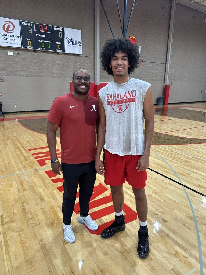 ThePortalScoop's tweet photo. 4 Star standout forward LJ Williams of Saraland High School has put together a massive summer and has been extremely busy on the recruiting trail over the last few weeks! Schools from across SEC country continue to stop in and check on Williams first Oklahoma assistant Brock Morris, followed by Alabama assistant Josh Pierre, and most recently Auburn’s Coach Mike Burgomaster! Williams has been one of the biggest stock risers of the summer and the attention is only continuing to build! Expect plenty more schools to stop in and see him over the next few days! 💯 ⌛️ 🛜 ⭐️