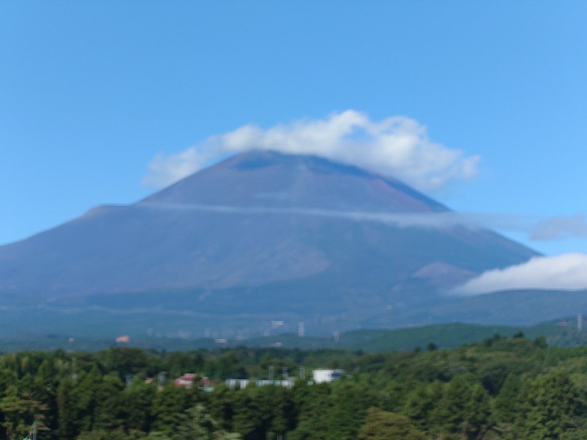 pamdirac5's tweet photo. 本日の富士山
＃富士山 https://t.co/0qEeytybDG