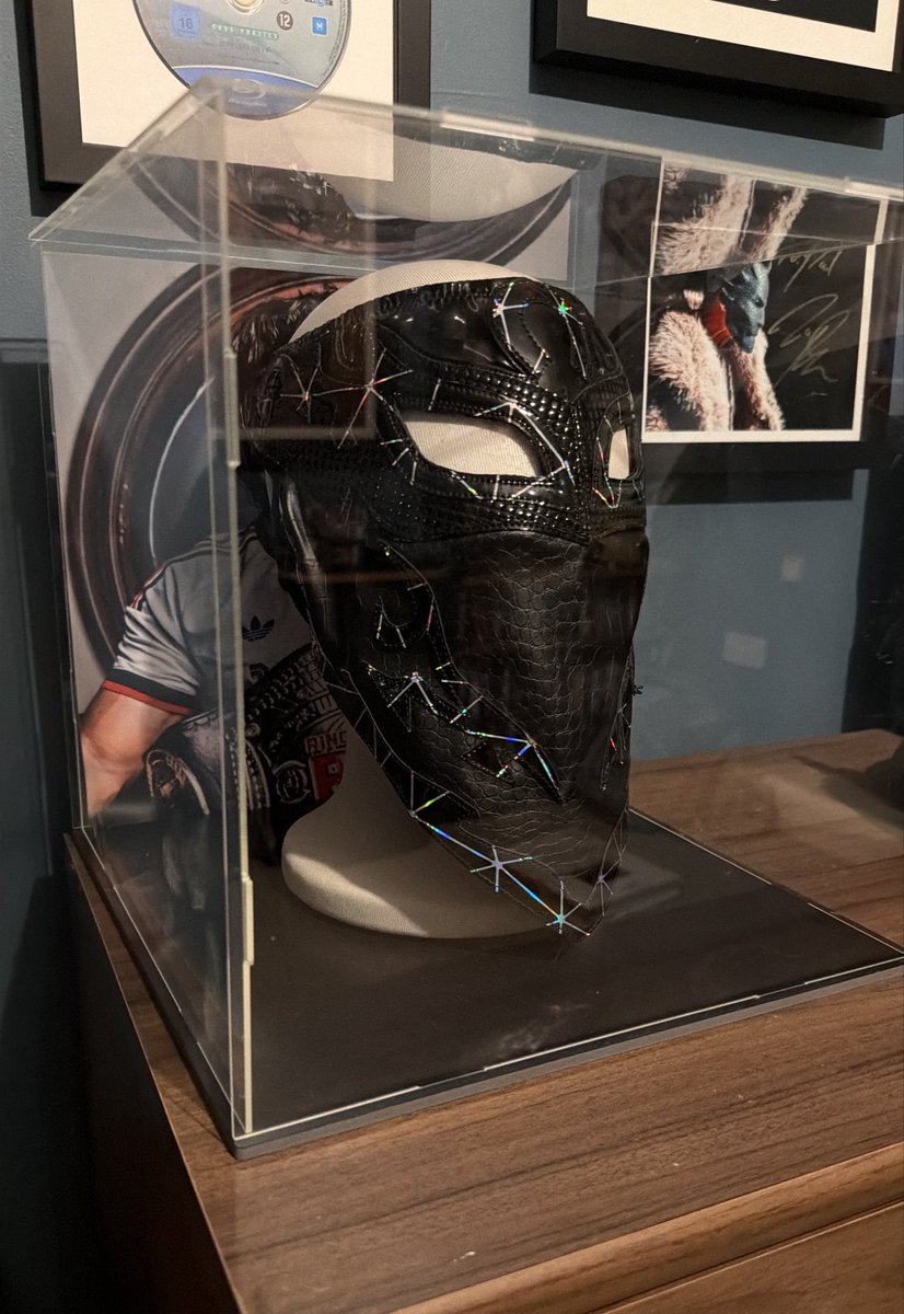 Hamsolo1977's tweet photo. Bandido, when I went pretty heavy on merch and wanted to buy a very nice Lucha mask, he ended up signing and selling me his ring-worn one instead! Suffice to say it has pride of place in my office! https://t.co/Z0KoVaKIoz