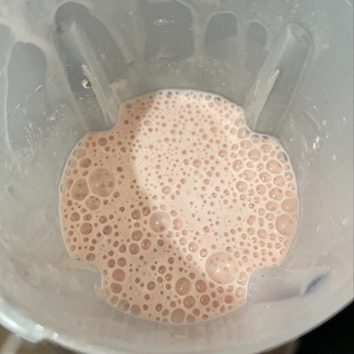 losingpounds0's tweet photo. Wieiad 

- caldo de batata doce com abóbora, ovos mexidos e cenouras 

- shake proteico de morango https://t.co/uMeUrwYhUN