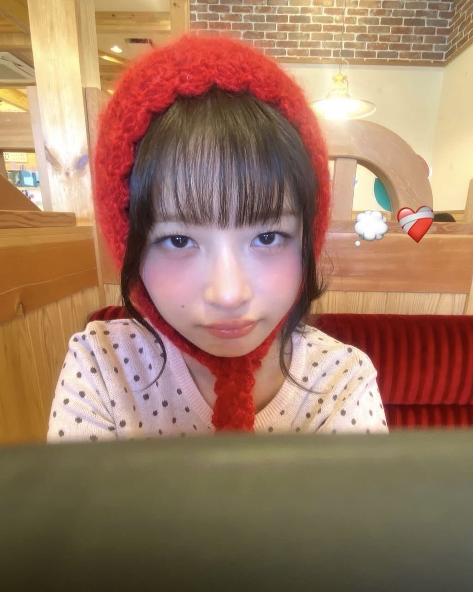 ha__kku's tweet photo. The photos I would choose from her because she's tiny in my eyes. https://t.co/ShAtiLxGOY