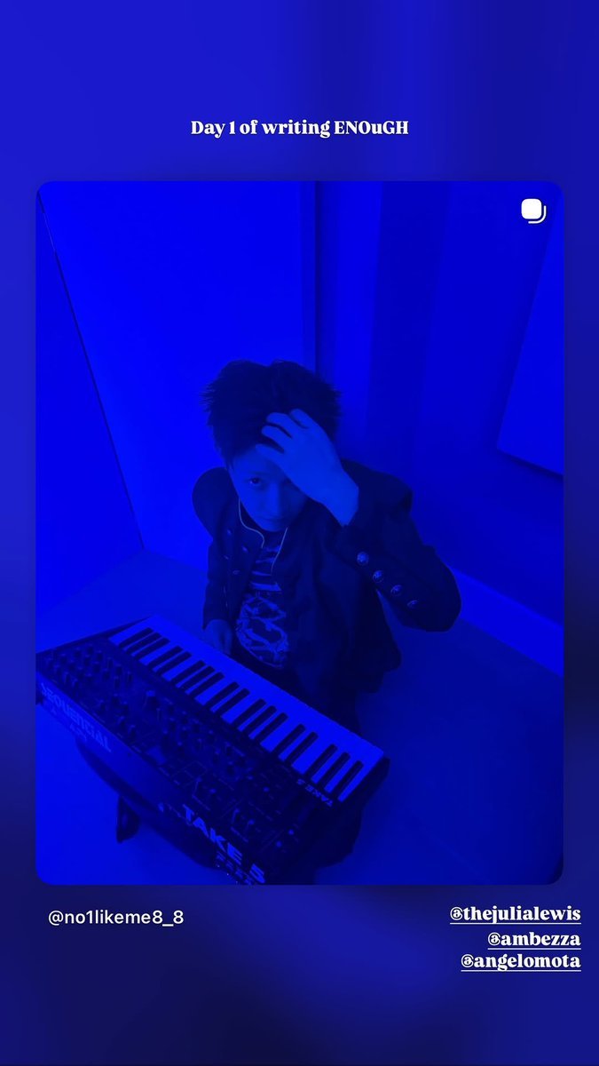 NO1khj's tweet photo. ✰ The beginning of #ENOuGH ㅡ Day 1 of writing ENOuGH with JULiA LEWiS, Ambezza and Angelo Mota. https://t.co/UJYfzC5BpH