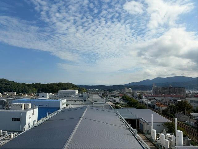 PanasonicHIKONE's tweet photo. 本日の彦根は【晴れ☀】   
おはようございます！  
朝は秋を感じる気温となりましたね🍂
まだお昼は暑いので、体調管理には十分お気を付けください！
金曜日も頑張っていきましょう！！！
#企業公式が毎朝地元の天気を言い合う 
#企業公式が毎朝地元の天気を言いあう 
#彦根市 
#パナソニック https://t.co/iheQPjdMIs