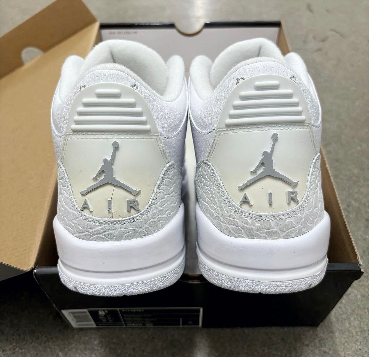 JustFreshKicks's tweet photo. Air Jordan 3 “Pure Money” (2007) 💸 https://t.co/gJR1KYiBdd